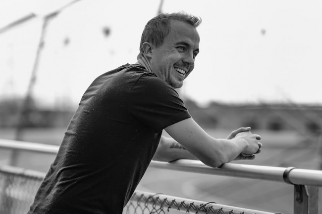 movies & tv, frankie muniz is now a full-time nascar driver