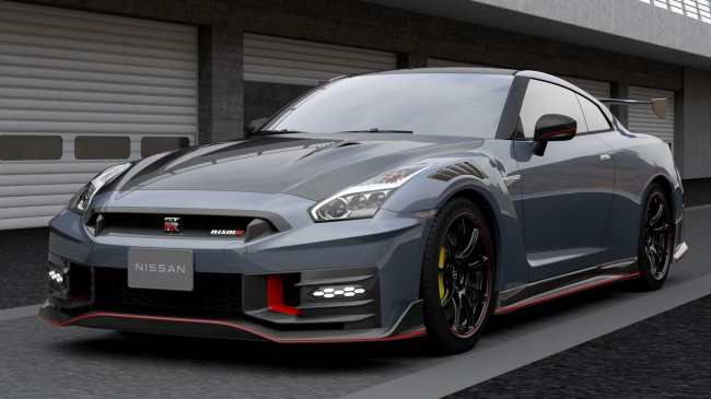 updated nissan gt-r revealed, but where is the new one?
