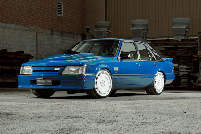 holden 350-powered vk blue meanie tribute