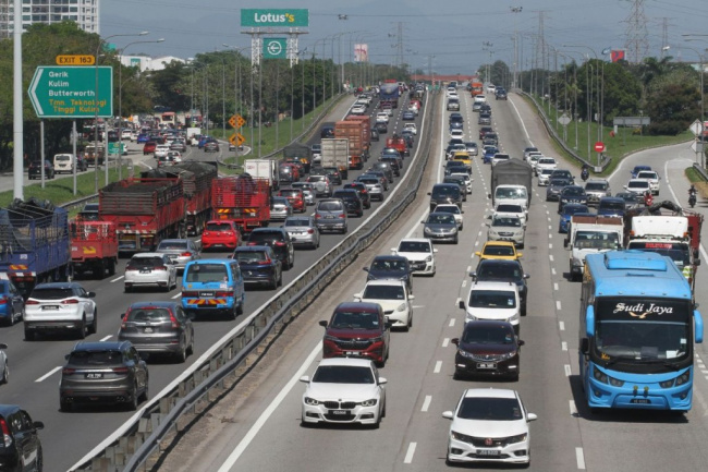 autos news, 3.8 million vehicles expected on expressways nationwide during cny holiday, says minister