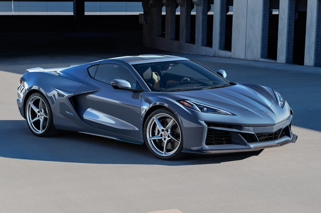 supercars, sports cars, 2024 chevrolet corvette e-ray hybrid revealed with 655 hp and eawd