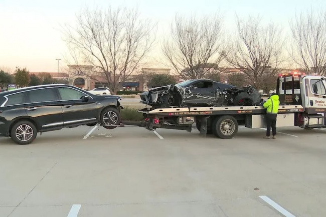 sports cars, arrest warrant issued for dallas cowboys player following corvette crash