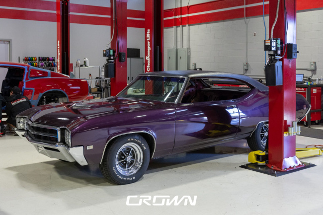 handpicked, muscle, american, news, newsletter, sports, classic, client, modern classic, europe, features, luxury, trucks, celebrity, off-road, exotic, asian, german, crown concepts will display 1969 buick gs400 at barrett-jackson's battle of the builders