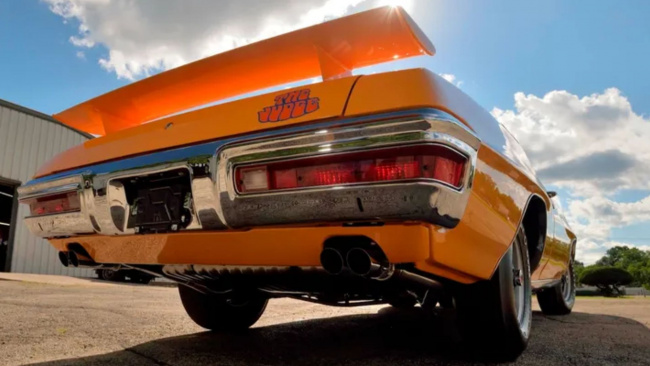 news, muscle, american, newsletter, handpicked, sports, classic, client, modern classic, europe, features, luxury, trucks, celebrity, off-road, exotic, asian, 1970 pontiac gto judge auctions for $1.1 million