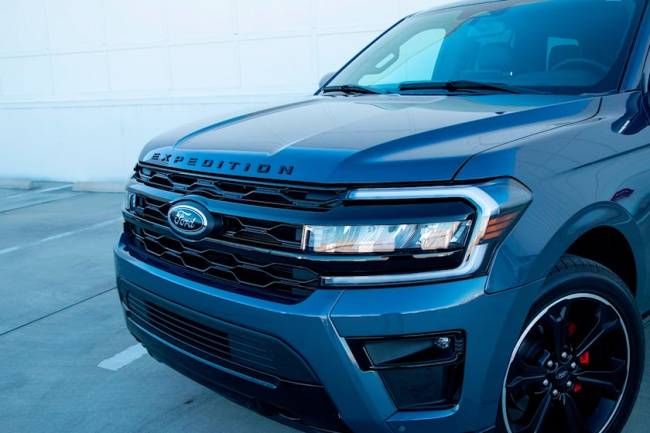 test drive, driven: the 2023 ford expedition stealth edition is a three-row muscle car