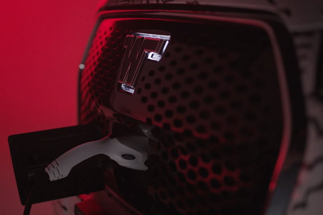 video, reveal, winnebago unveils all-electric rv prototype with 108 miles of range