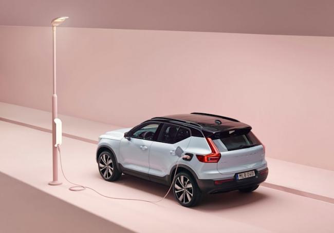 here’s how volvo will make its electric cars lighter & cheaper