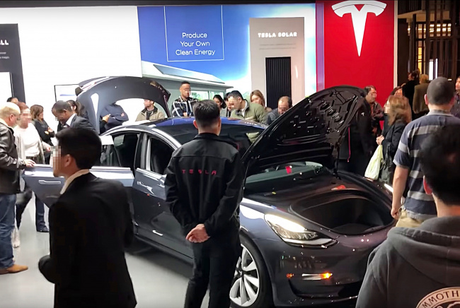 Tesla interest skyrocketed on Edmunds’ site following price cuts