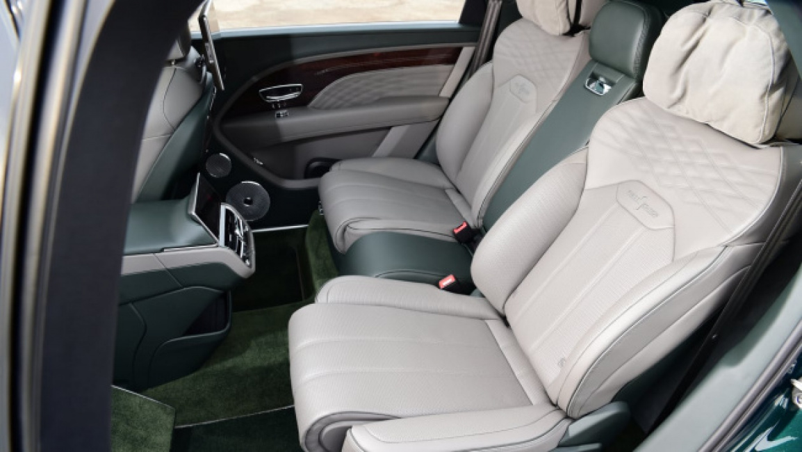 Bentley Bentayga EWB - rear seats