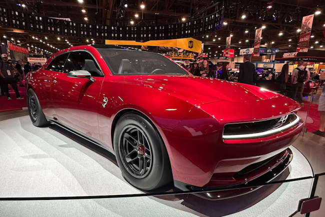 muscle cars, industry news, canada's minivan plant could build next-generation dodge charger and challenger