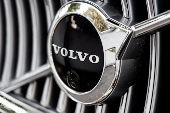 volvo to unveil its smallest electric suv this june