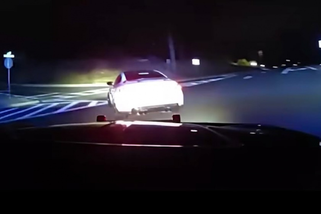 video, sports cars, watch: 'freaked out' bmw m4 driver tries to evade police