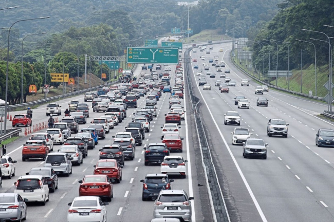 autos news, more traffic, more crashes as crowds return home