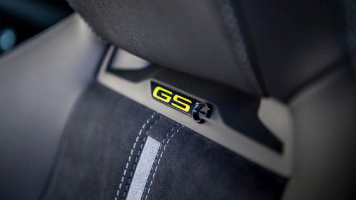 Vauxhall Astra GSe - GSe' headrest badge