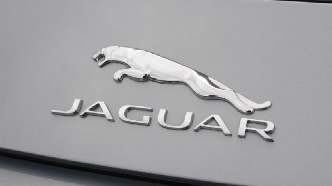 Jaguar F-Type V6S badge