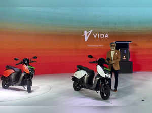 hero moto vida v1, hero motocorp, tvs iqube, swadesh srivastava, jaipur, delhi, hero motocorp commences delivery of e-scooter vida v1 in jaipur