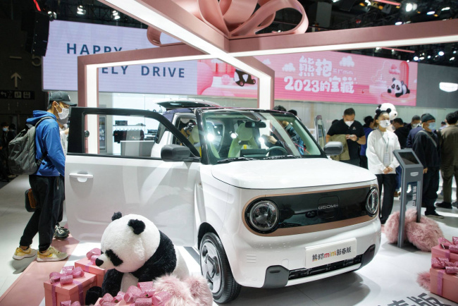 alibaba drives deeper into autonomous driving market with geely partnership in smart car systems