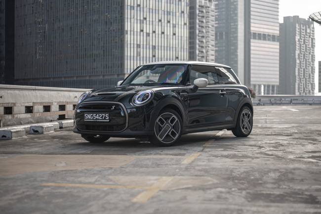 mreview: 2022 mini cooper electric resolute edition - one conflicted cooper