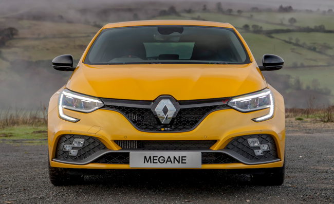 renault, renault megane, renault megane r.s. 300 trophy, renault megane rs, new renault megane r.s. 300 trophy launched in south africa – the details