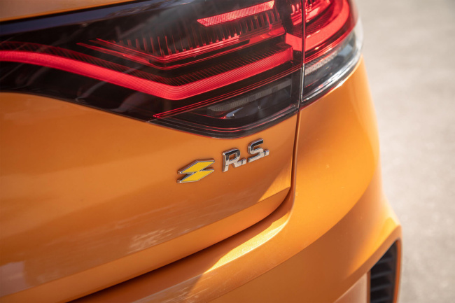 renault, renault megane, renault megane r.s. 300 trophy, renault megane rs, new renault megane r.s. 300 trophy launched in south africa – the details