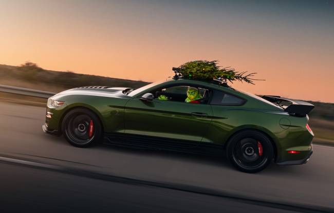 hennessey sets unofficial christmas tree speed record with 1000hp mustang
