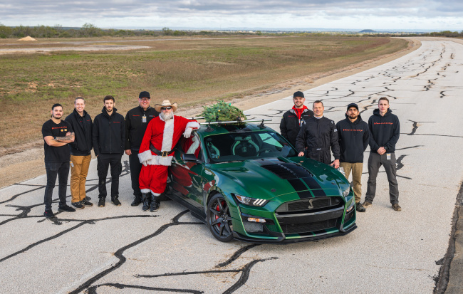 hennessey sets unofficial christmas tree speed record with 1000hp mustang