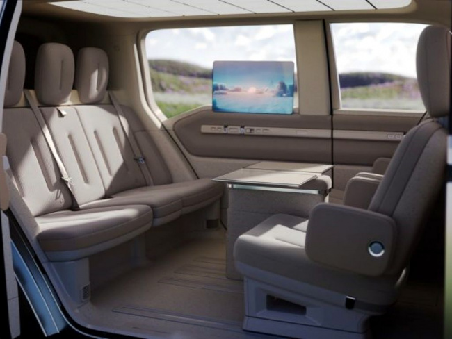 Zeekr M-Vision previews self-driving minivan
