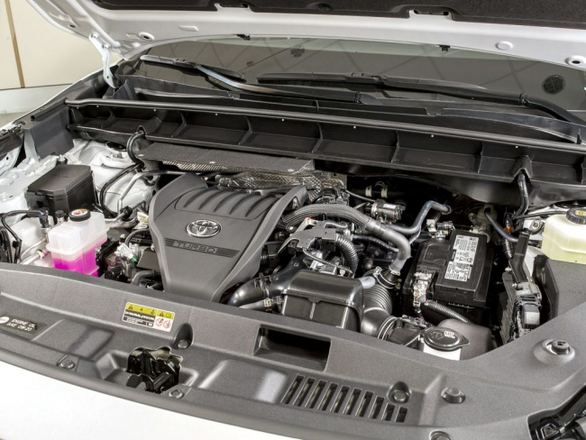 Turbo four power replaces V6 in Toyota Kluger