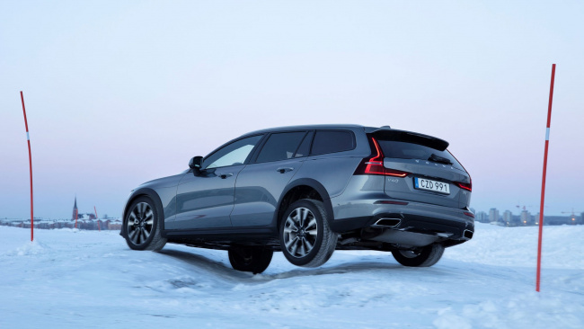 Volvo V60 Cross Country off-road: we tested it in the Arctic