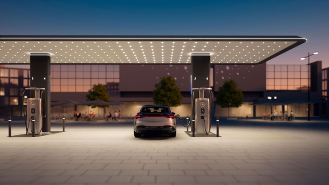 mercedes electric car charging network: benz to build its own ev charging stations