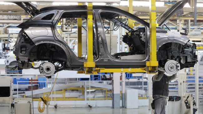 Renault factory: Austral SUV rolling along elevated production line