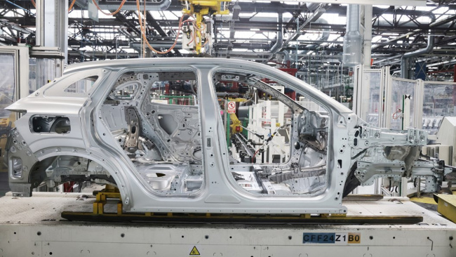 Renault factory: Austral SUV body-in-white after welding