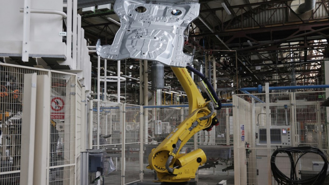 Renault factory: handler robot move floor pan to be welded