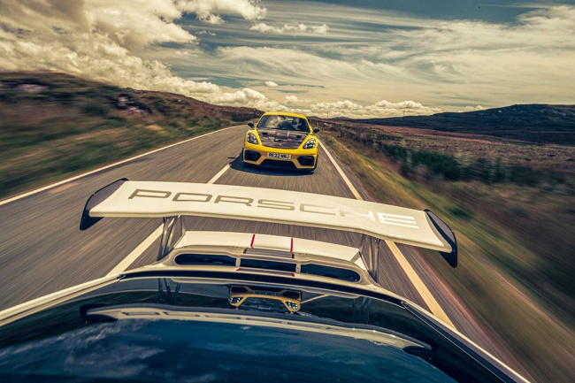 Porsche 911 GT3 RS 4.0 vs Porsche 718 Cayman GT4 RS twin test by CAR magazine