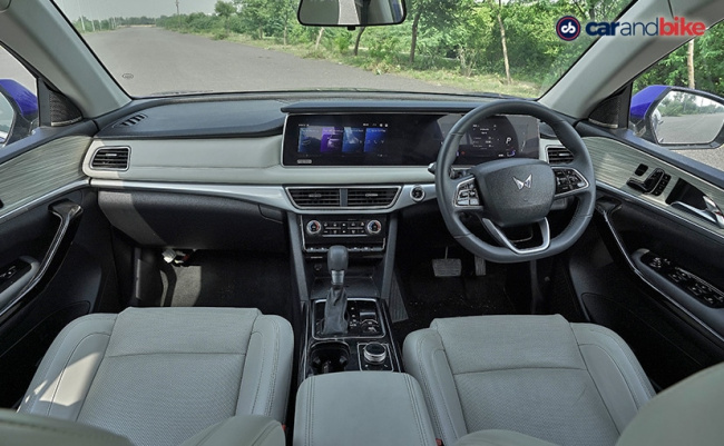 Grand SUV Comparison: Mahindra XUV700 vs Tata Safari vs Hyundai Alcazar