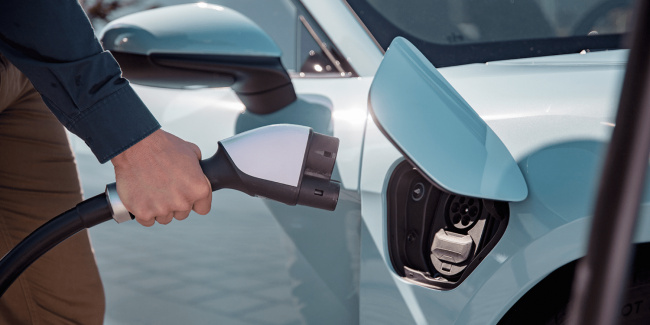 indra, kaluza, ovo energy, volkswagen, volkswagen and ovo energy launch v2x trial in the uk