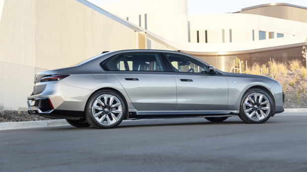 BMW i7 xDrive60 2023 review