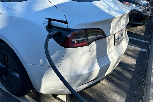 video, offbeat, tesla drivers exact revenge on owners using superchargers as parking spaces