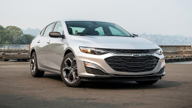 chevrolet, malibu, these 3 cons may have you skipping the 2023 chevy malibu