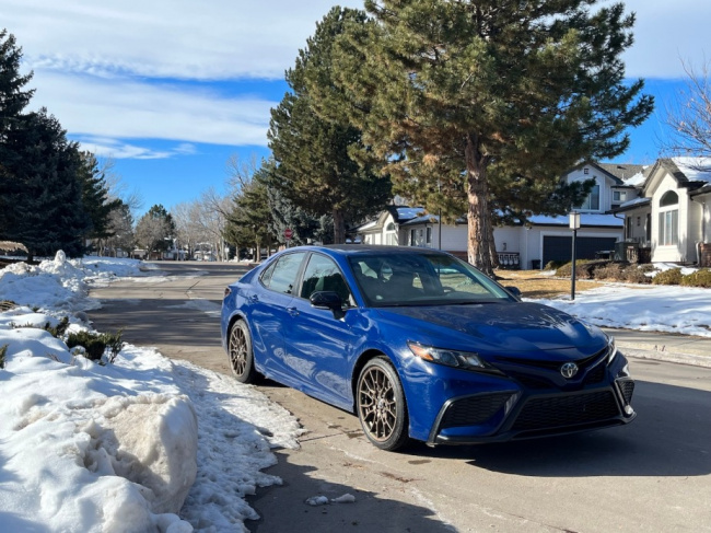 camry, hybrid, toyota, 3 reasons the 2023 toyota camry se hybrid nightshade is the best trim for you