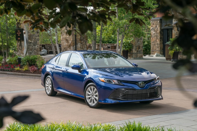 civic, honda, toyota, only 2 sedans made the list of the most popular used cars, according to iseecars