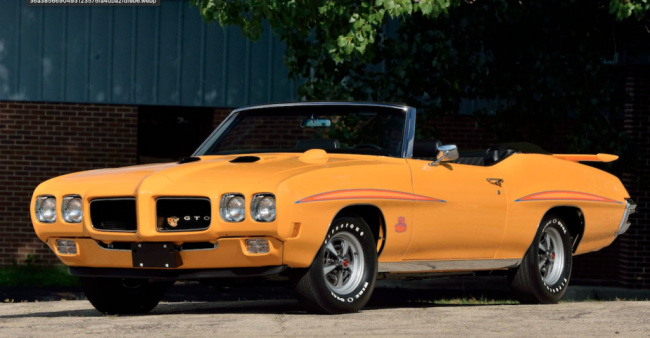 dodge charger, muscle cars, pontiac, 2 american muscle cars just sold for over $1 million each