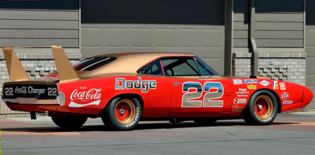 dodge charger, muscle cars, pontiac, 2 american muscle cars just sold for over $1 million each