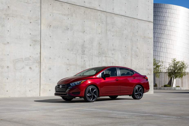 nissan, subcompact, versa, 2 things edmunds doesn’t like about the 2023 nissan versa