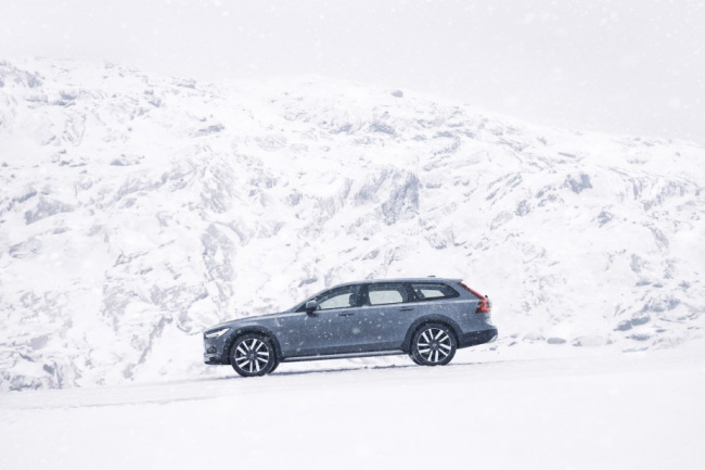 volvo, wagon, the volvo v90 cross country is an undiscovered wagon no one bought
