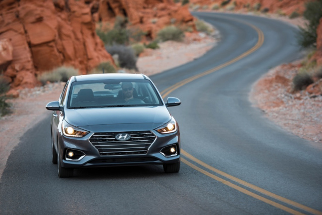 accent, hyundai, subcompact, 4 reasons to avoid the 2022 hyundai accent according to edmunds