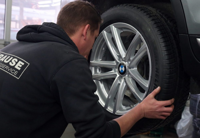 tires, change a tire quickly using these 9 simple steps