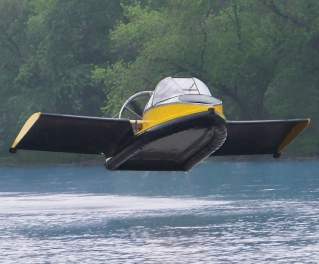 airplanes, boats, this hovercraft can also fly