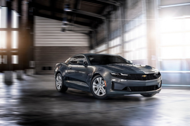camaro, chevrolet, muscle cars, the cheapest v8 chevrolet camaro is an absolute performance bargain