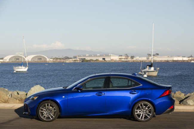 is350, lexus, 5 reasons a used 2017 lexus is350 is a smart choice